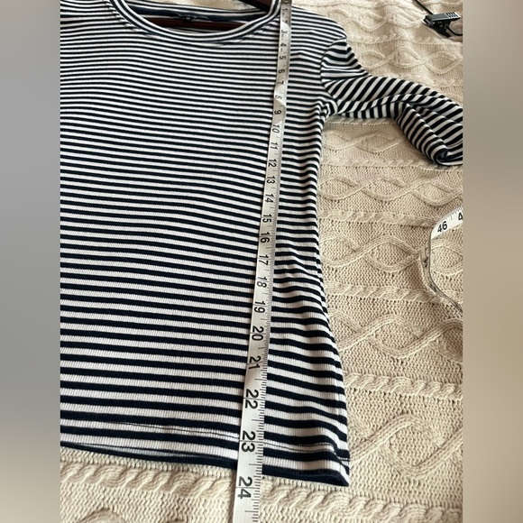 Banana Republic Navy & White Striped Cotton Spandex Top Size Medium - Picture 10 of 12